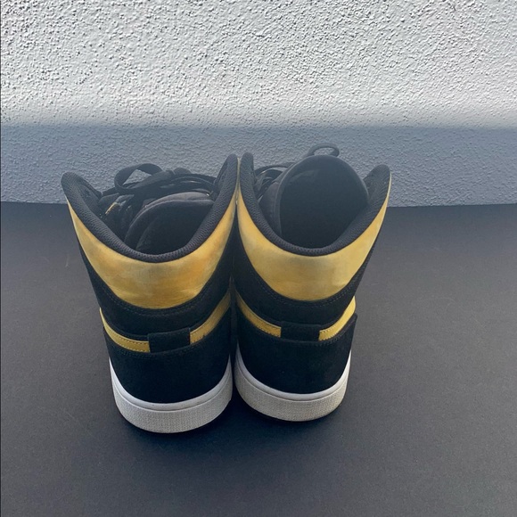 Jordan 1 Mid Reverse New Love - Picture 5 of 5